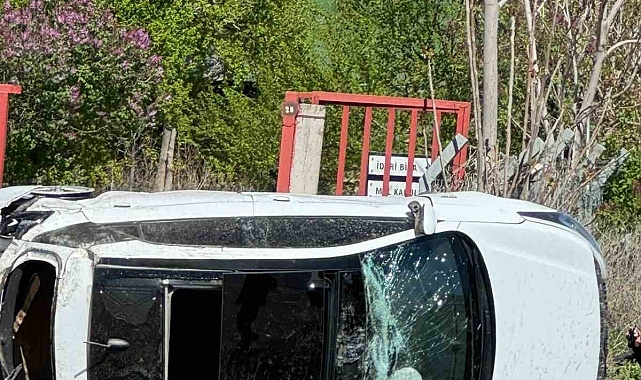 Ankara'da otomobil takla attı: 2 yaralı
