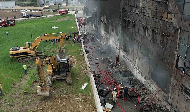 Ankara'da sanayi bölgesinde çıkan yangına müdahaleler devam ediyor