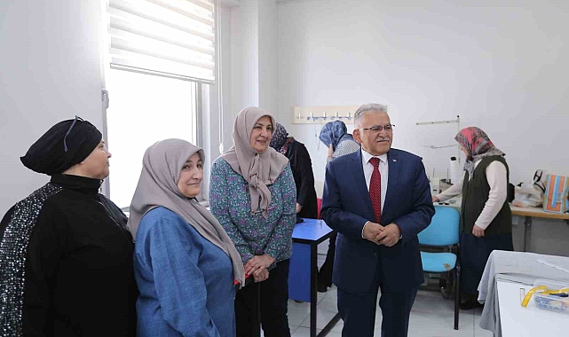 Başkan Büyükkılıç, Pınarbaşı'da KAYMEK kursiyerleri ve ilçe esnafları ile bir araya geldi