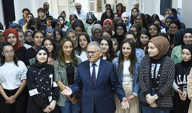 Büyükşehir'den 7 bin öğrenciye ulaşım kartı