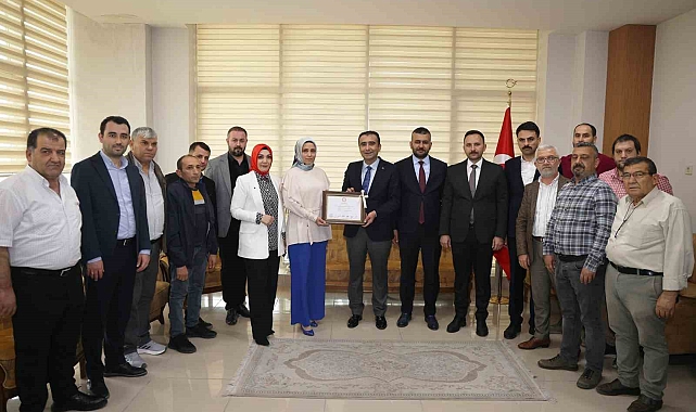 Karaman Belediye Başkanı Savaş Kalaycı, mazbatasını aldı