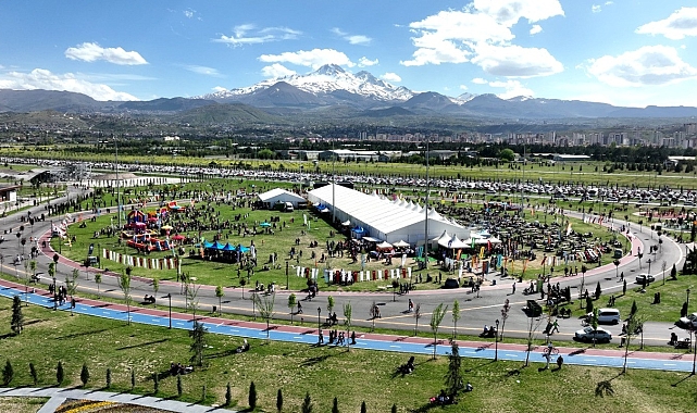 Kayseri Çocuk Kitap Fuarı ve Şenliği yoğun ilgi görüyor