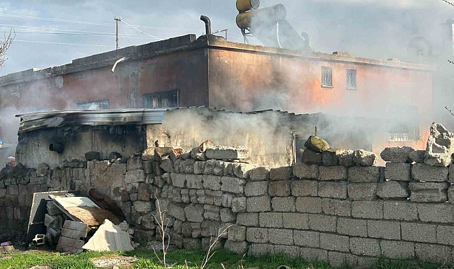 Kayseri'de samanlıkta çıkan yangın eve sıçramadan söndürüldü