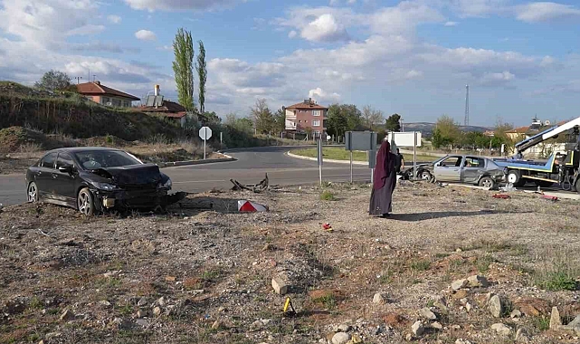 Kırıkkale'de iki otomobil çarpıştı, aynı aileden 4 kişi yaralandı