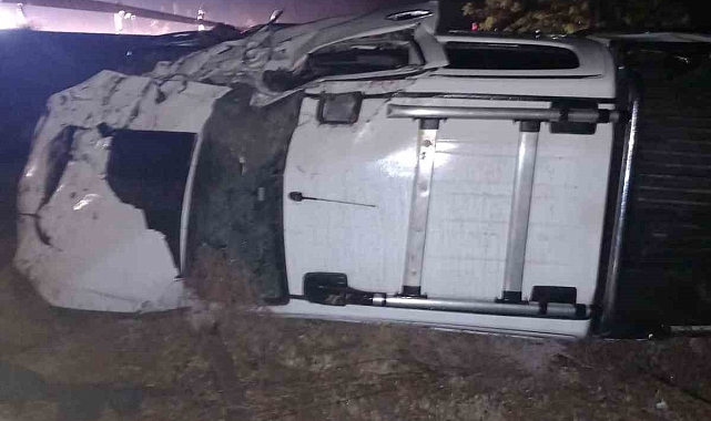 Konya'da bariyere çarpan otomobil takla attı: 2 yaralı