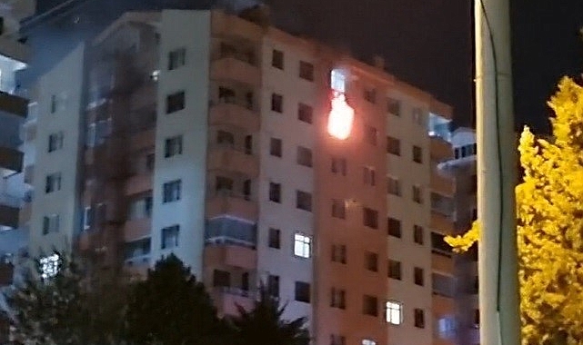 Konya'da bir apartmanın 9'uncu katı alevlere teslim oldu