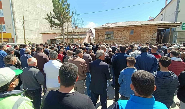 Mazbatasını alamadan kalbine yenik düşen muhtara son görev