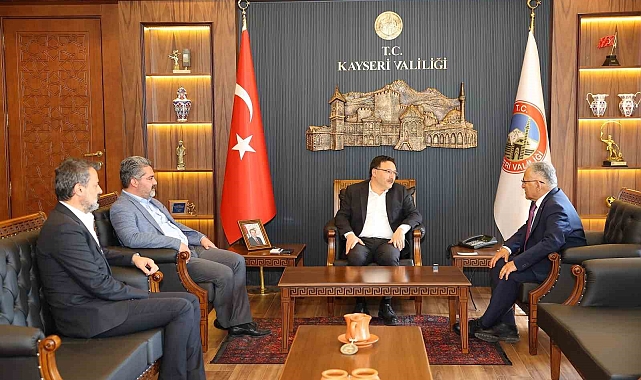 Mazbatasını alan Başkan Büyükkılıç, ilk ziyaretini Vali Çiçek'e yaptı