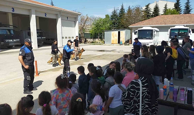Minik öğrencilerden İl Emniyet Müdürlüğü'ne ziyaret