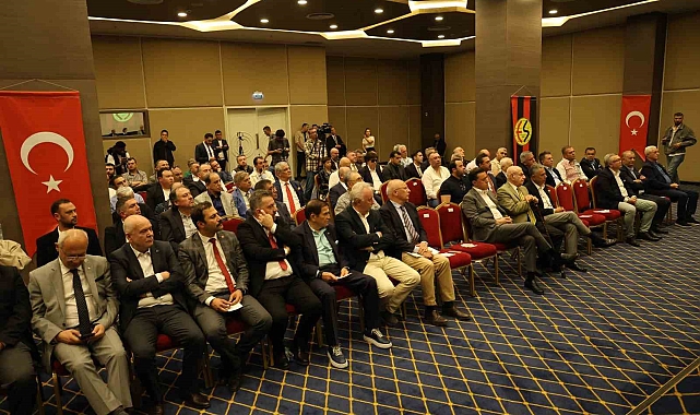 Nebi Hatipoğlu: "Eskişehirspor'un muhakkak şirketleşmesi ve kurumsallaşması lazım"