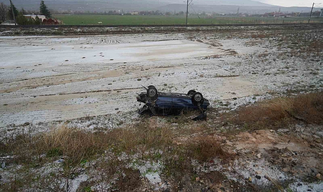 Niğde'de Dolu yağışı zincirleme kazaya neden oldu : 8 yaralı