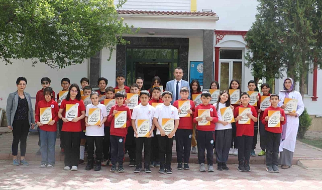 Öğrenciler dergi çıkarttı, editörlüğünü ikizler yaptı