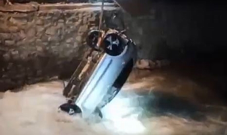 Otomobil dereye uçtu: 4 ölü, 1 yaralı