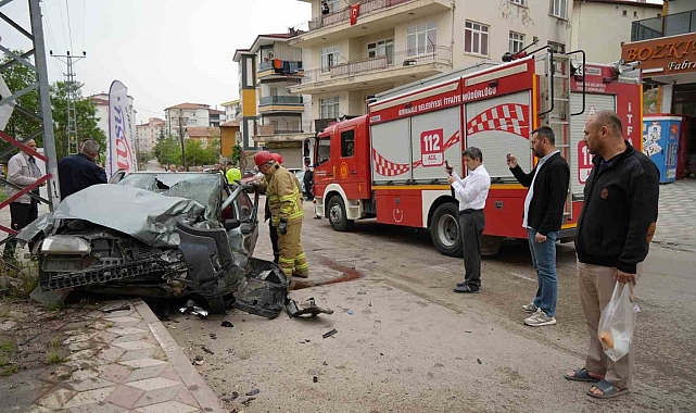 Otomobil ile cip kafa kafaya çarpıştı: 2'si ağır 3 yaralı