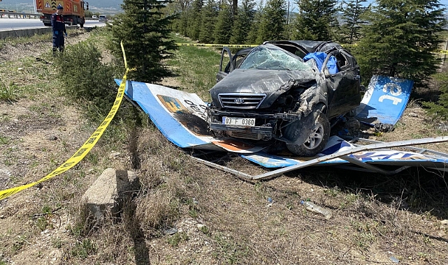 Otomobil tabelaya çarpıp takla attı: 1 ölü