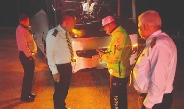 Polis, 33 otobüs şoförüne ve yolculara bilgilendirme eğitimi verdi