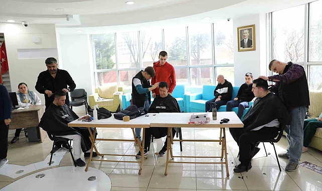 Pursaklar'da özel gereksinimli gençlere bayram tıraşı