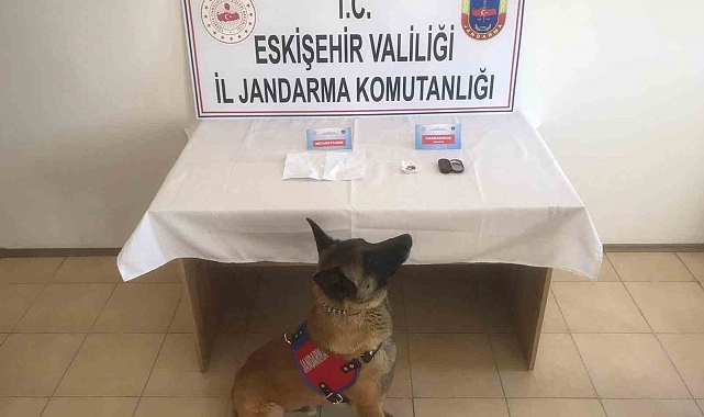 Üzerinde ve aracında uyuşturucu taşıyan şüpheli yol kontrolünde yakalandı