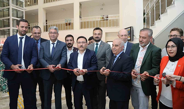 Vali Çiçek: "Turizm fakültelerinde okuyan öğrenciler bu memleket için milli görev yapıyor"