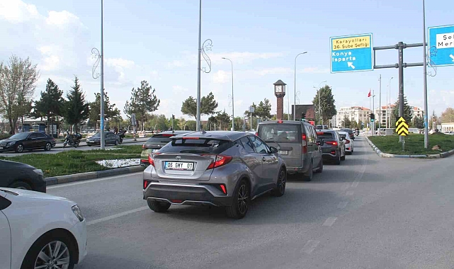 Yeni Konya-Antalya karayolunda bayram dönüşü trafiği yoğunluğu