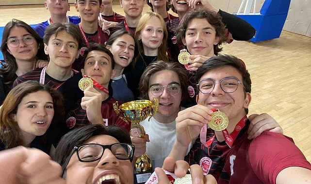 Eskişehir Fatih Fen Lisesi 'Erkek Voleybol' da şampiyon