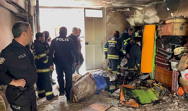 Garajda çıkan yangında dumandan etkilenen 2 kişi hastaneye kaldırıldı