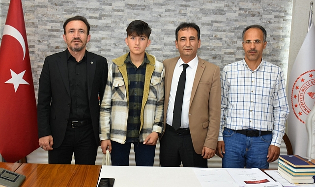 Genç Bilaller'in Parlayan Yıldızı Yusuf Göral'dan İl Müdürü Çalışkan'a Ziyaret