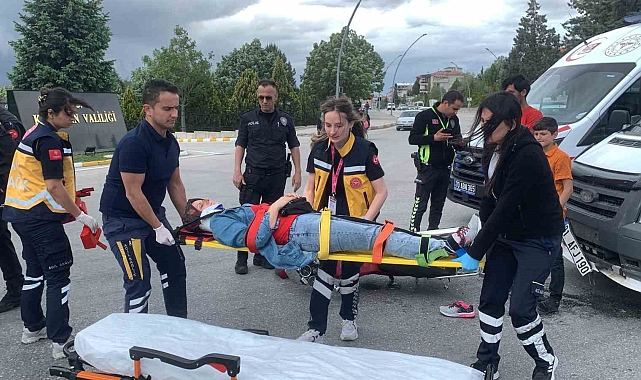 Karaman'da minibüs motosiklete arkadan çarptı: 1 yaralı