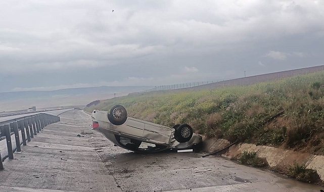 Kayganlaşan yolda otomobil takla attı: 1 yaralı