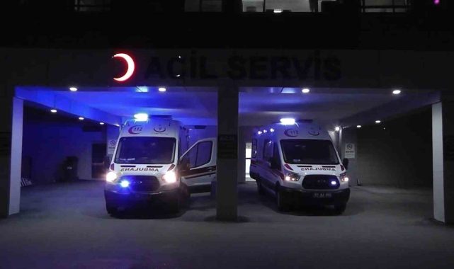 Kayseri-Niğde yolunda tıra çarpan araç takla attı: 2 yaralı