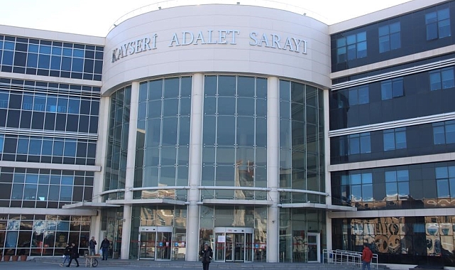 Kayseri'de eniştesi olarak bildiği babasını öldüren kadının davasına devam edildi