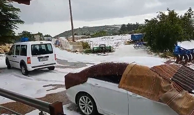 Mersin Erdemli'de dolu yağışı etkili oldu