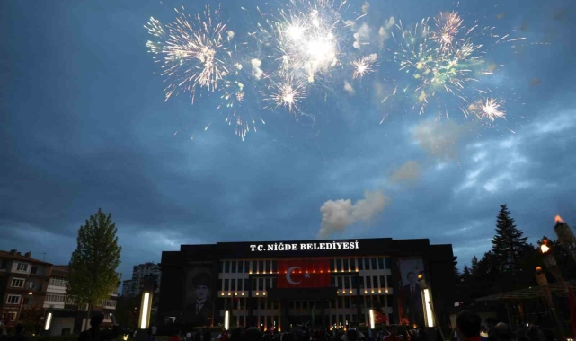 Niğde'de fener alayı düzenlendi