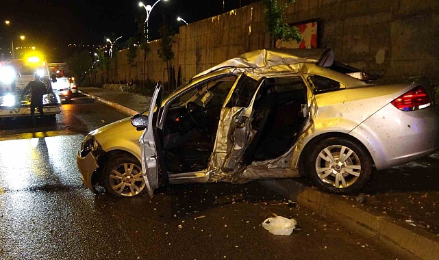 Otomobil ağaca çarparak durabildi: 1 yaralı