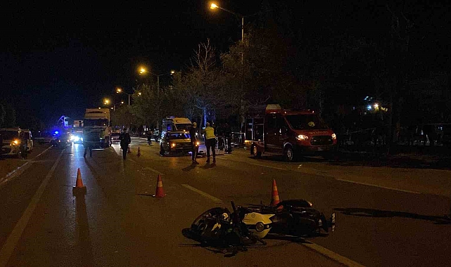 Otomobilin çarptığı motosiklet sürücüsü hayatını kaybetti