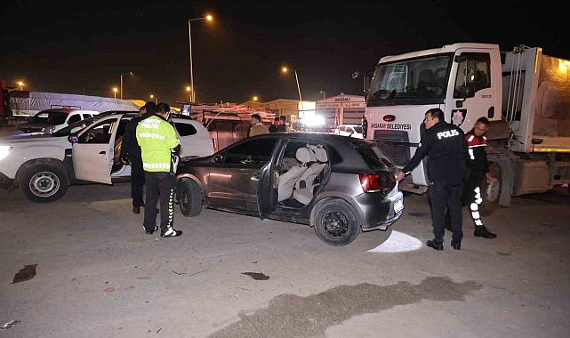 Polisin "dur" ihtarına uymayan sürücü ile polis arasındaki kovalamaca