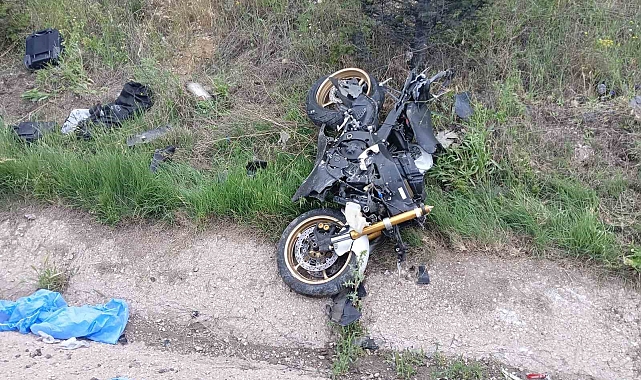 Otomobile arkadan çarpan motosiklet sürücüsü hayatını kaybetti