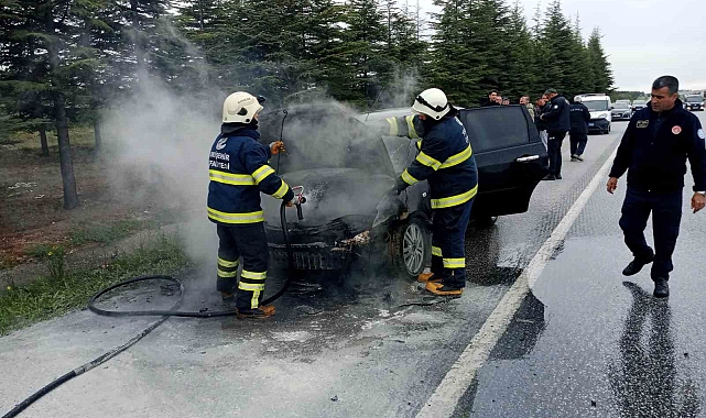 Seyir halindeyken yanan araç kullanılamaz hale geldi