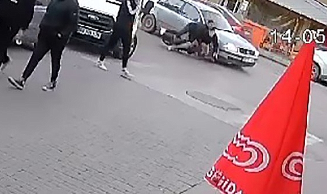 Sivas'ta otomobil ile motosiklet çarpıştı, 2 kişi yaralandı: Kaza anı kamerada