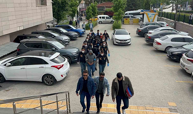 Ucuza şeker ve yağ satma vaadiyle dolandırıcılık yapan 6 şüpheliden 5'i tutuklandı