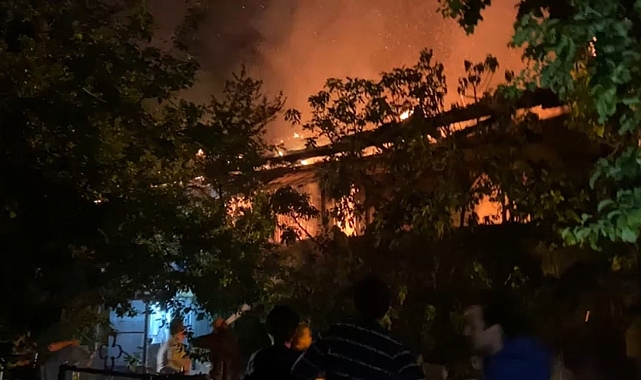 Yangın Tüpü Patladı, 2 Bina Harabeye Döndü