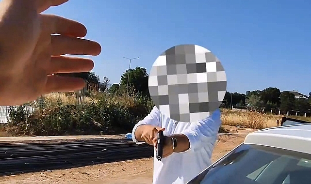 Aynasını kıran motosikletliye böyle silah çekti