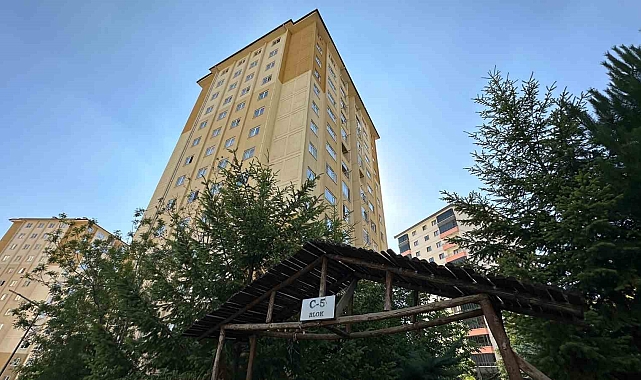 Baba, eşini ve kızını öldürdü