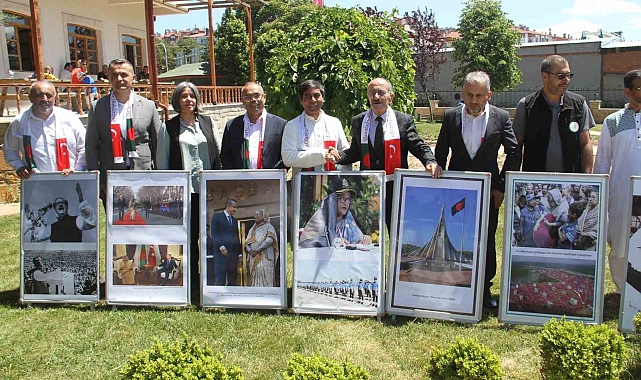 Bangladeşlilerin Konya'da 'Su Nilüferi Günü'nde erik dalı keyfi