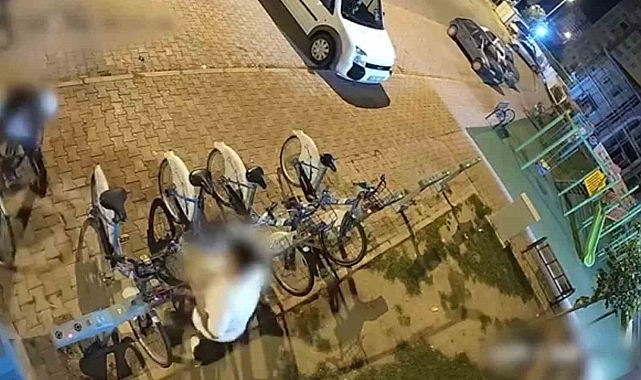 Bisiklet hırsızları önce kameraya sonra polise yakalandı