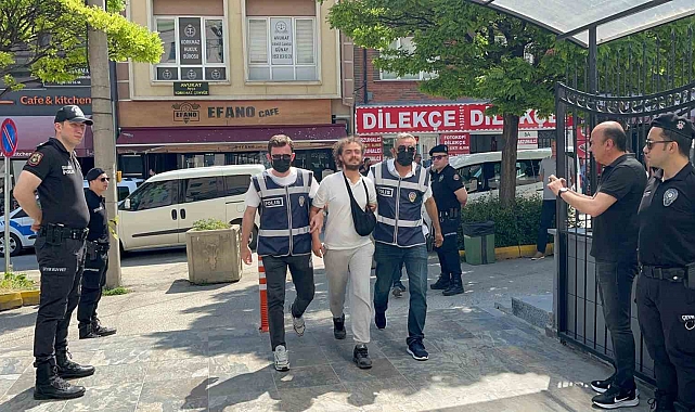 Camilere girerek Kur'an-ı Kerim yırtan şahıs tutuklandı