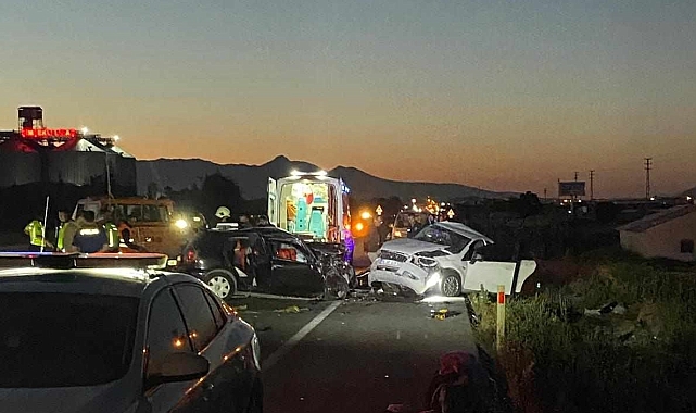 Karapınar İlçesinde 2 otomobil çarpıştı: 4 ölü, 2 çocuk yaralı