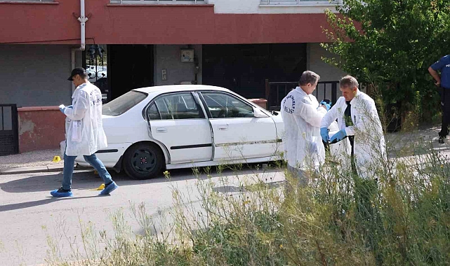 Kızını ve torununu, boşandığı eşine sahip çıktıkları için öldürmüş