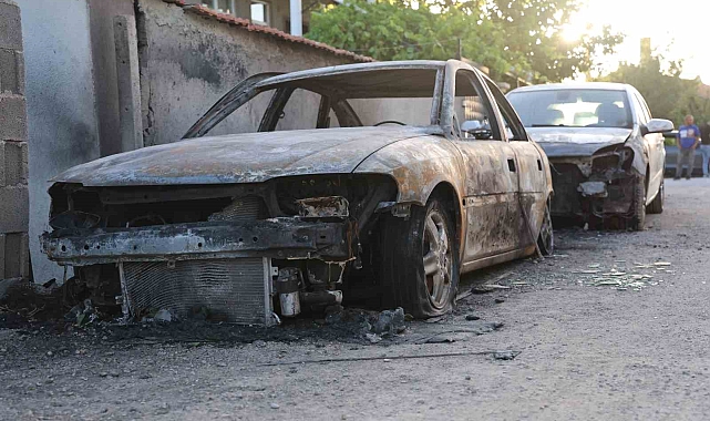 Konya'da 2 otomobili kundaklayan kadın tutuklandı, yeğeni gözaltında