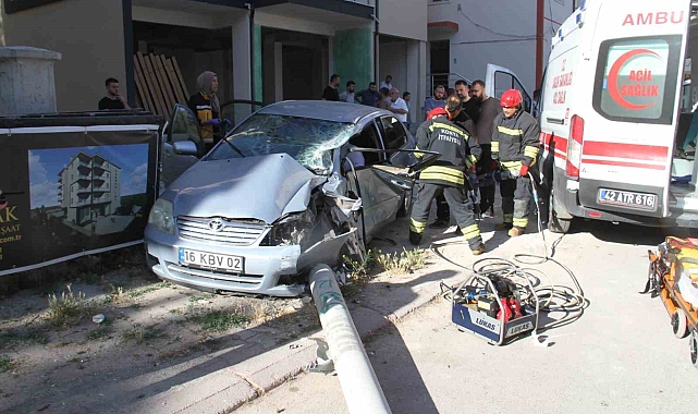 Konya'da işçi servisi ile otomobil çarpıştı: 5 yaralı